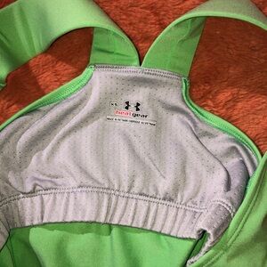Women’s extra small XS Nike Heat Gear, tank top. Bright green like new! Workout.